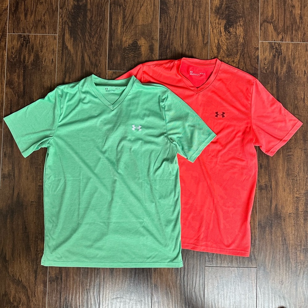 Bundle of 2 Under Armour V-Neck Sport Tees in Large